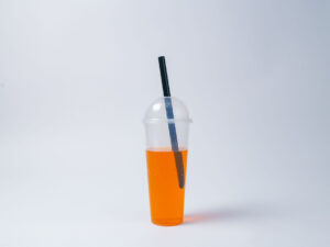 24OZ BLACK DOME CUPS WITH STRAWS